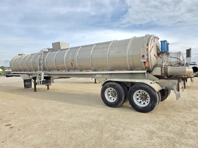 Dual 12″ U-4923 1998 Walker 7500 Gallon Stainless Semi Tanker