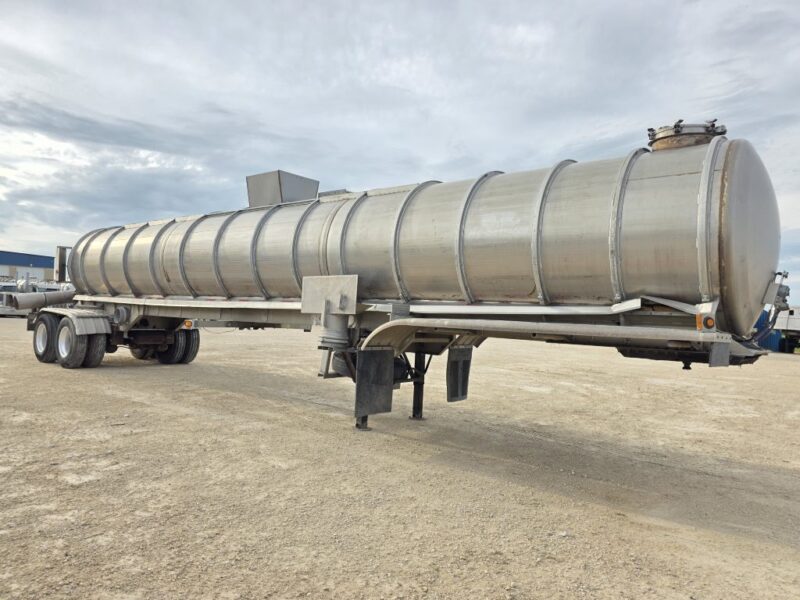 Dual 12″ U-4923 1998 Walker 7500 Gallon Stainless Semi Tanker