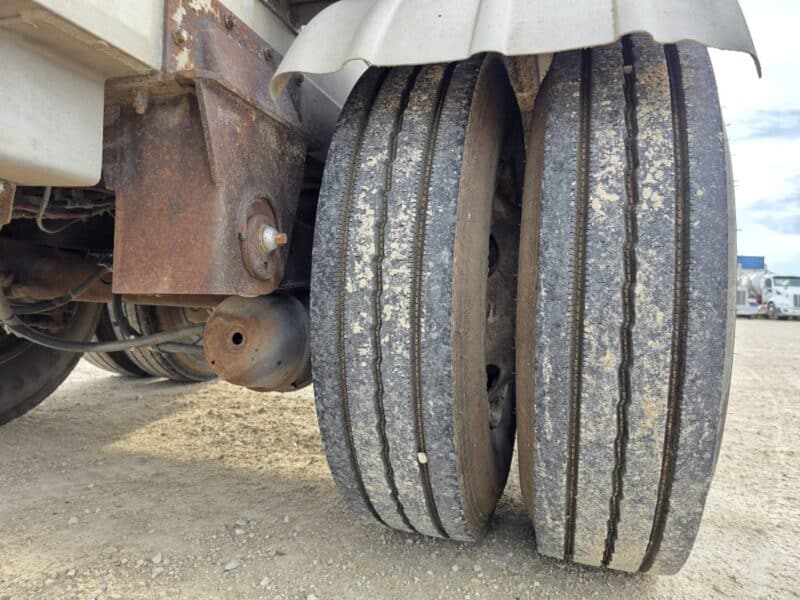 Dual 12″ U-4923 1998 Walker 7500 Gallon Stainless Semi Tanker