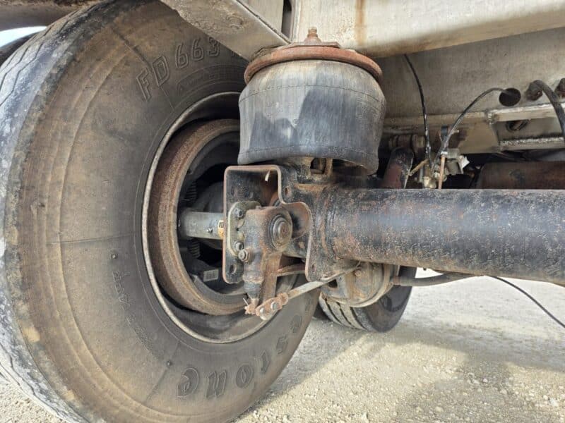 Dual 12″ U-4923 1998 Walker 7500 Gallon Stainless Semi Tanker