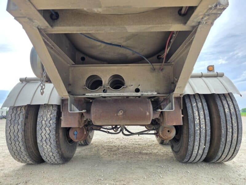 Dual 12″ U-4923 1998 Walker 7500 Gallon Stainless Semi Tanker