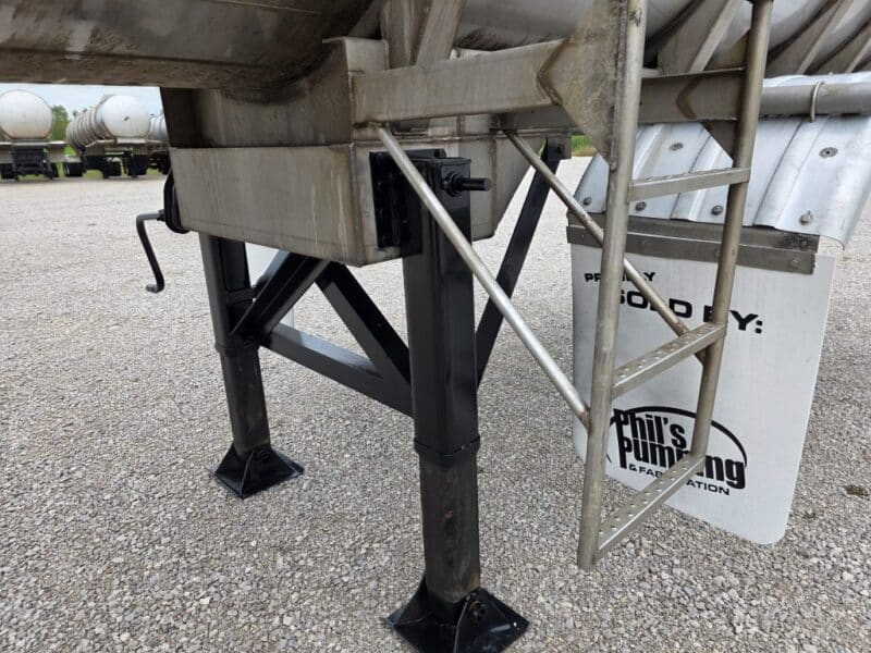 18″ U-4925 1978 Kari Kool 6500 Gallon Stainless Steel Semi Tanker w. 18in Unload
