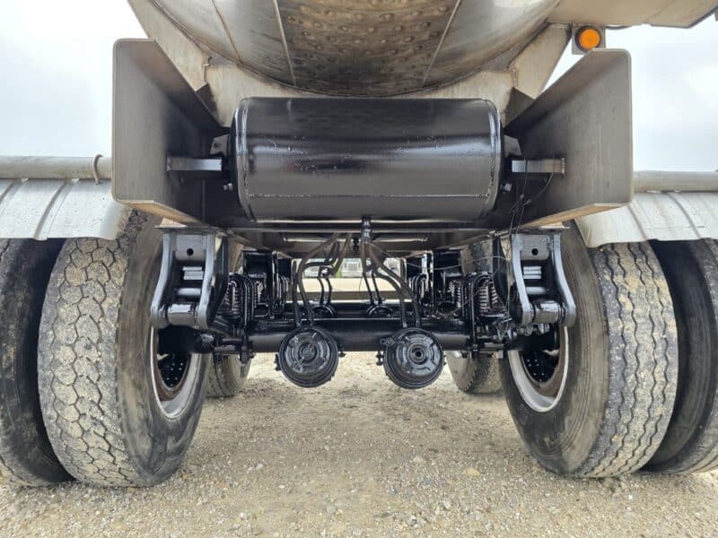 18″ U-4925 1978 Kari Kool 6500 Gallon Stainless Steel Semi Tanker w. 18in Unload