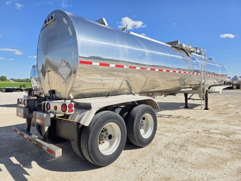 U-4917 1998 Brenner 7000 Gallon Stainless Steel Semi Tanker