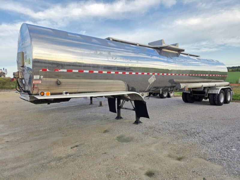 U-4918 1991 Barbel 7000 Gallon Stainless Steel Semi Tanker