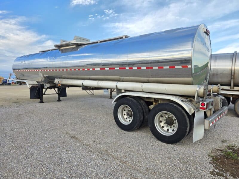 U-4918 1991 Barbel 7000 Gallon Stainless Steel Semi Tanker