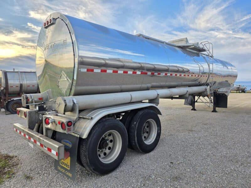 U-4918 1991 Barbel 7000 Gallon Stainless Steel Semi Tanker