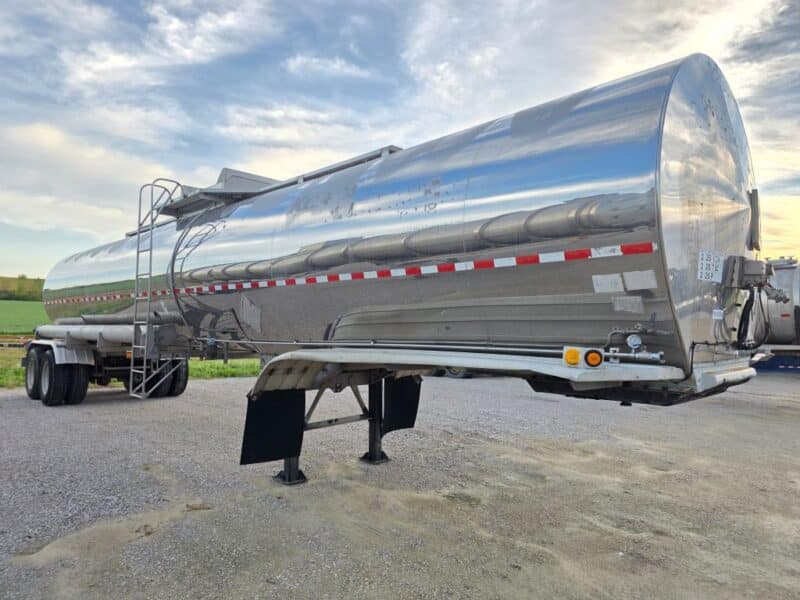 U-4918 1991 Barbel 7000 Gallon Stainless Steel Semi Tanker
