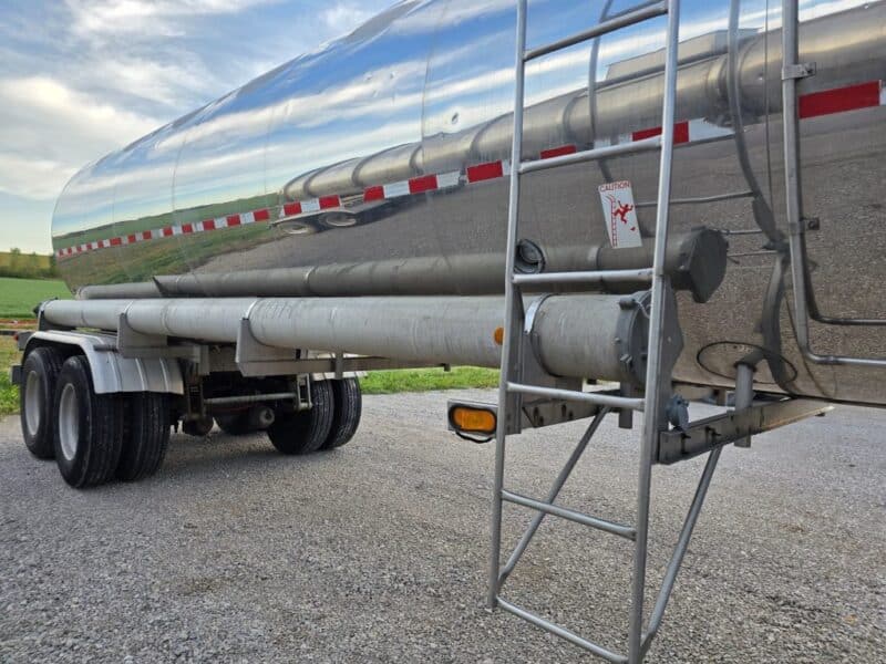 U-4918 1991 Barbel 7000 Gallon Stainless Steel Semi Tanker
