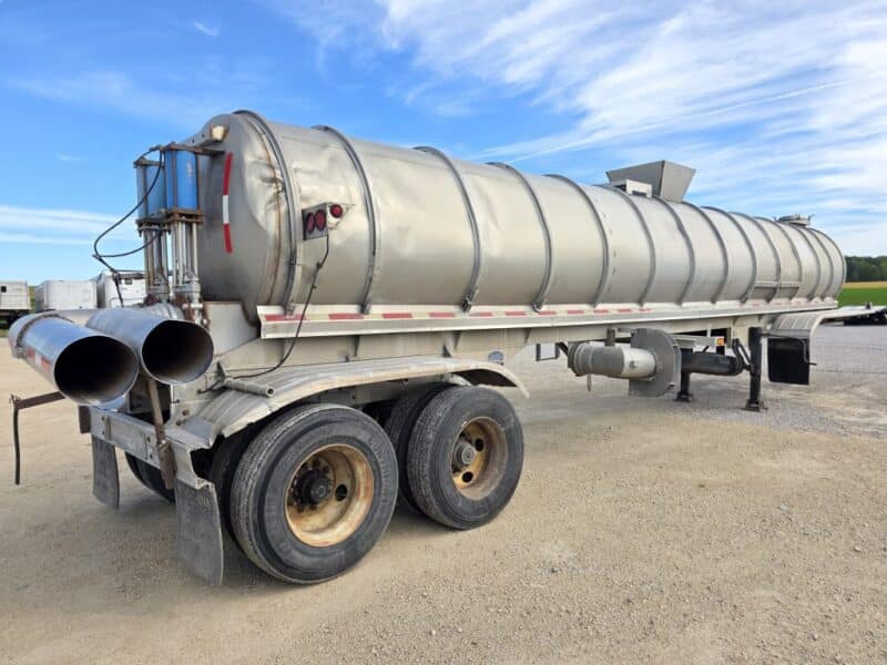 Dual 12″ U-4924 2003 Walker 6500 Gallon Stainless Semi Tanker