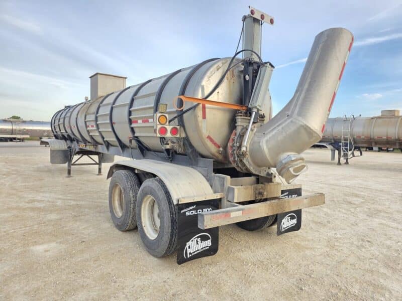 20″ Swivel U-4936 1976 Brenner 6200 Gallon Stainless Steel Semi Tanker