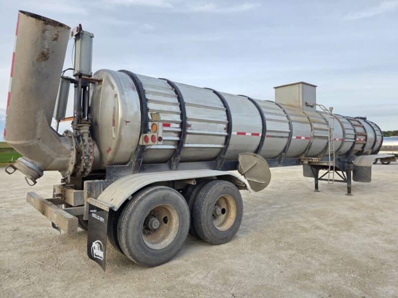 20″ Swivel U-4936 1976 Brenner 6200 Gallon Stainless Steel Semi Tanker