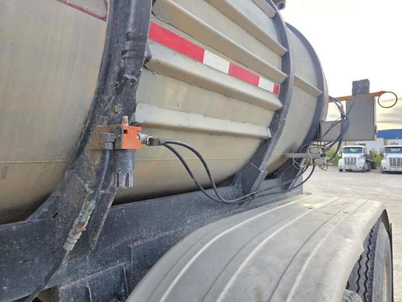 20″ Swivel U-4936 1976 Brenner 6200 Gallon Stainless Steel Semi Tanker