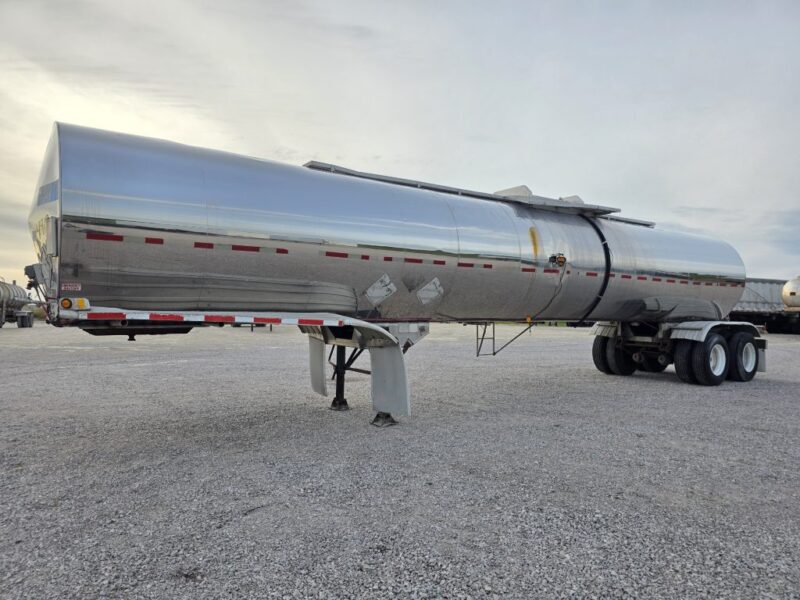 U-4919 1994 Polar 7000 Gallon Stainless Steel Semi Tanker