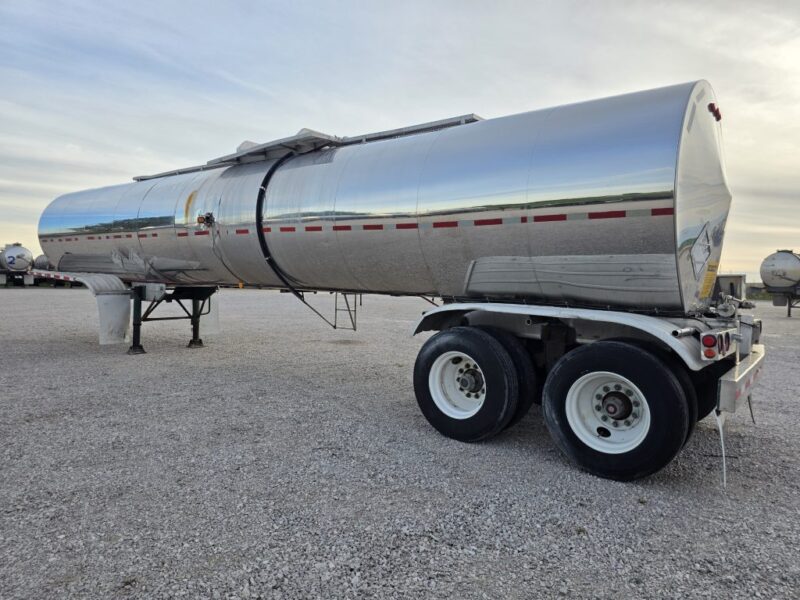 U-4919 1994 Polar 7000 Gallon Stainless Steel Semi Tanker