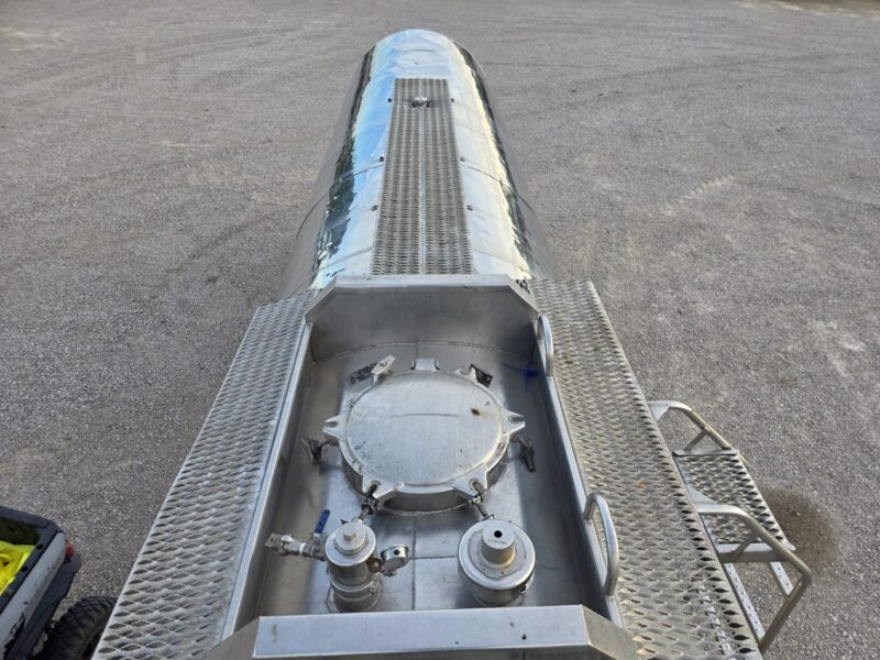 U-4919 1994 Polar 7000 Gallon Stainless Steel Semi Tanker