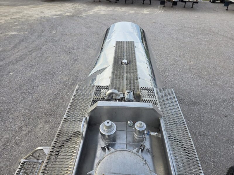 U-4919 1994 Polar 7000 Gallon Stainless Steel Semi Tanker