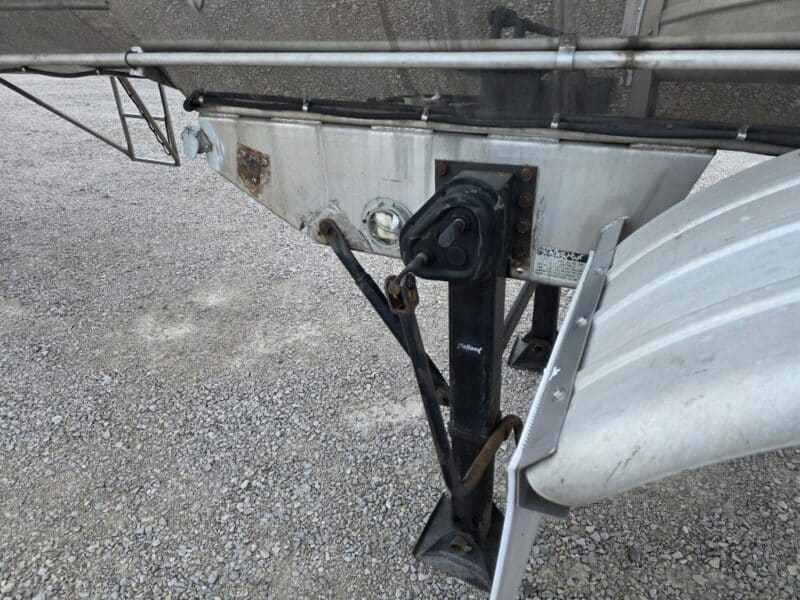 U-4921 1992 Polar 6500 Gallon Stainless Steel Semi Tanker