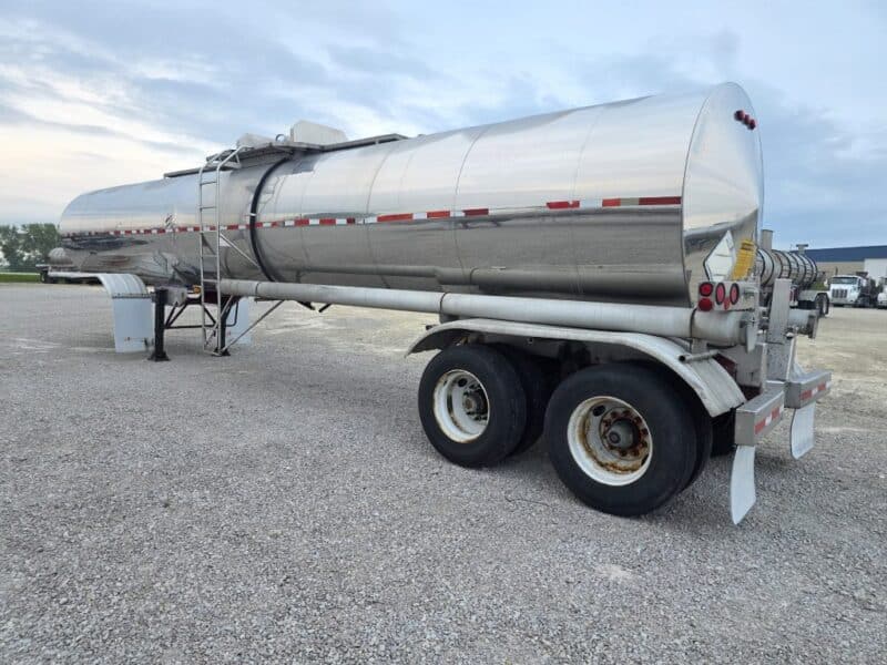 U-4921 1992 Polar 6500 Gallon Stainless Steel Semi Tanker