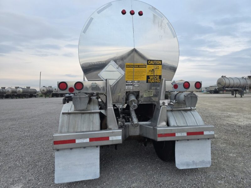 U-4921 1992 Polar 6500 Gallon Stainless Steel Semi Tanker