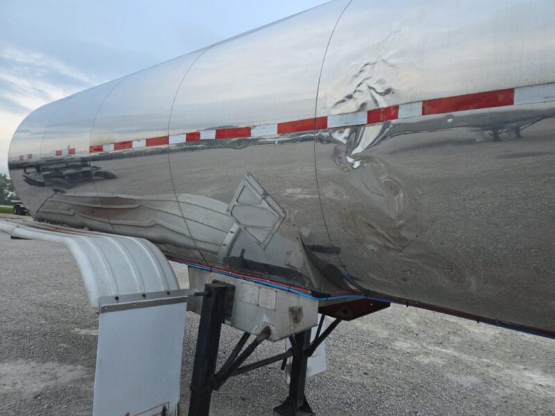 U-4921 1992 Polar 6500 Gallon Stainless Steel Semi Tanker