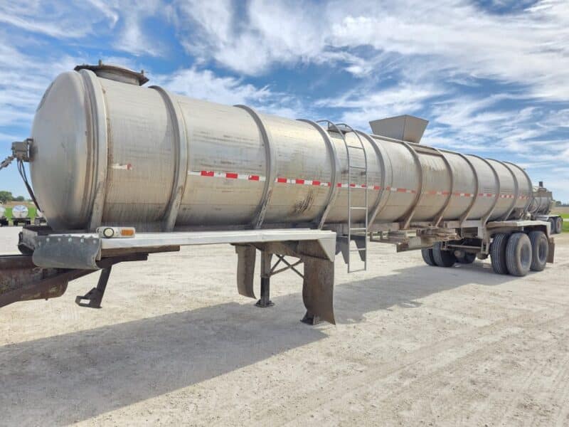 Dual 12″ U-4932 1984 Brenner 6500 Gallon Stainless Steel Semi Tanker