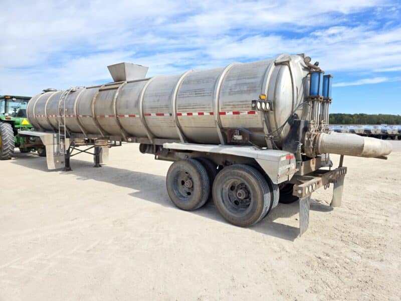 Dual 12″ U-4932 1984 Brenner 6500 Gallon Stainless Steel Semi Tanker