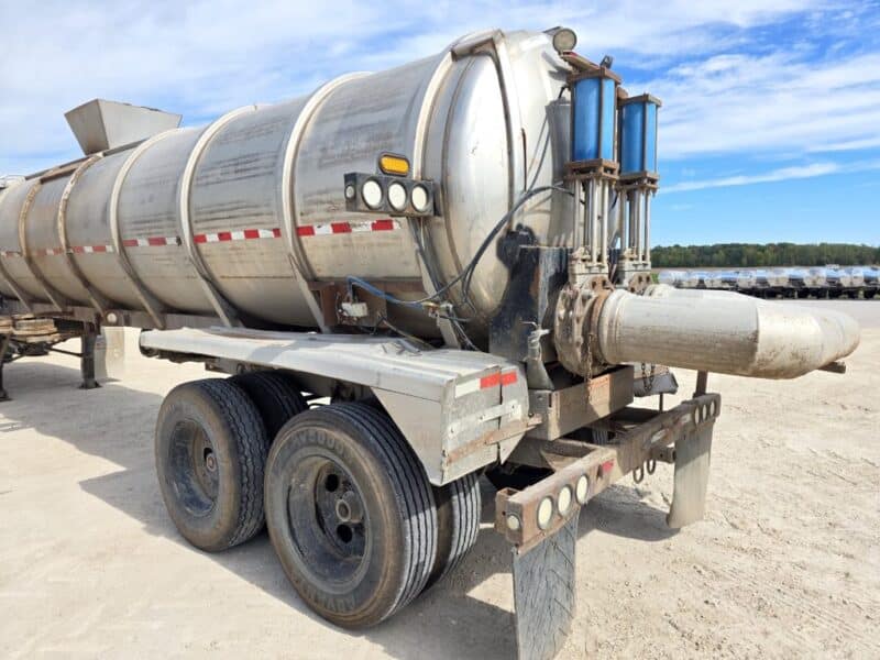 Dual 12″ U-4932 1984 Brenner 6500 Gallon Stainless Steel Semi Tanker