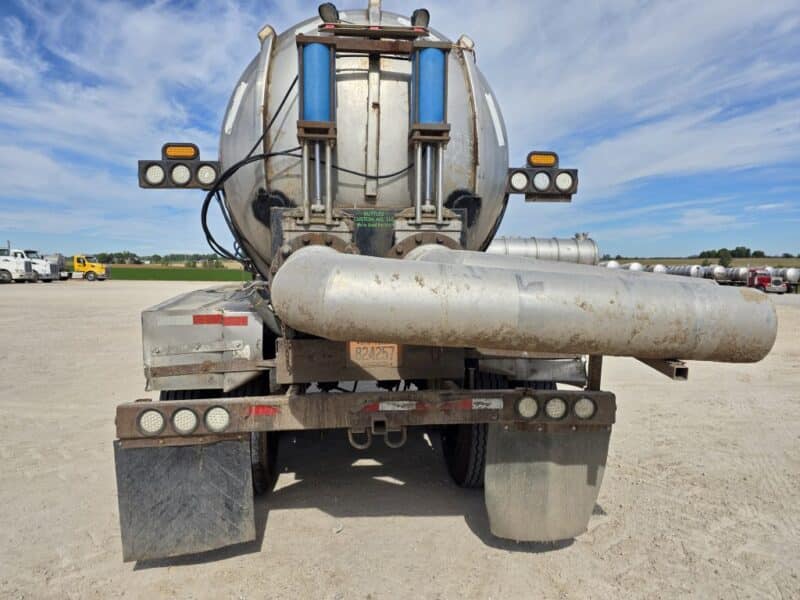 Dual 12″ U-4932 1984 Brenner 6500 Gallon Stainless Steel Semi Tanker