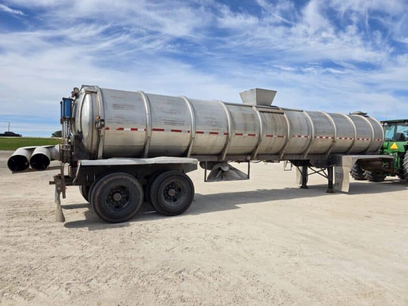 Dual 12″ U-4932 1984 Brenner 6500 Gallon Stainless Steel Semi Tanker