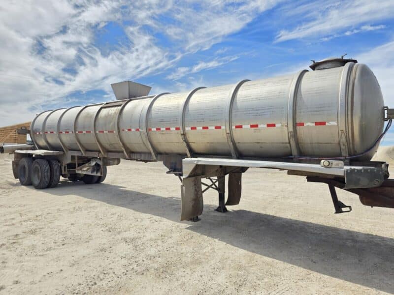 Dual 12″ U-4932 1984 Brenner 6500 Gallon Stainless Steel Semi Tanker