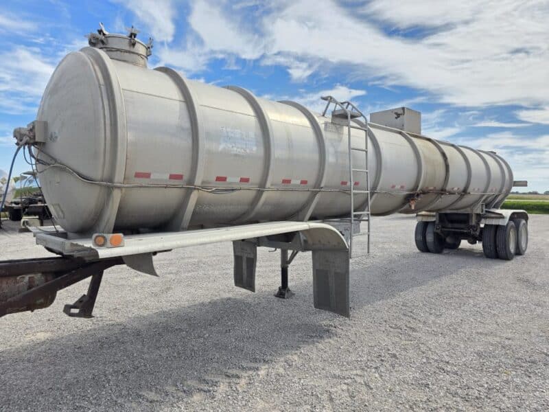 18″ U-4933 1986 Polar 7000 Gallon Stainless Steel Semi Tanker