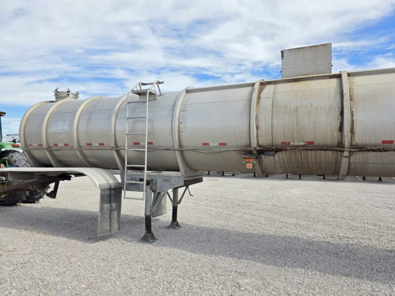 18″ U-4933 1986 Polar 7000 Gallon Stainless Steel Semi Tanker