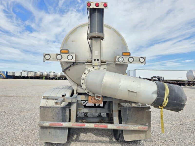 18″ U-4933 1986 Polar 7000 Gallon Stainless Steel Semi Tanker