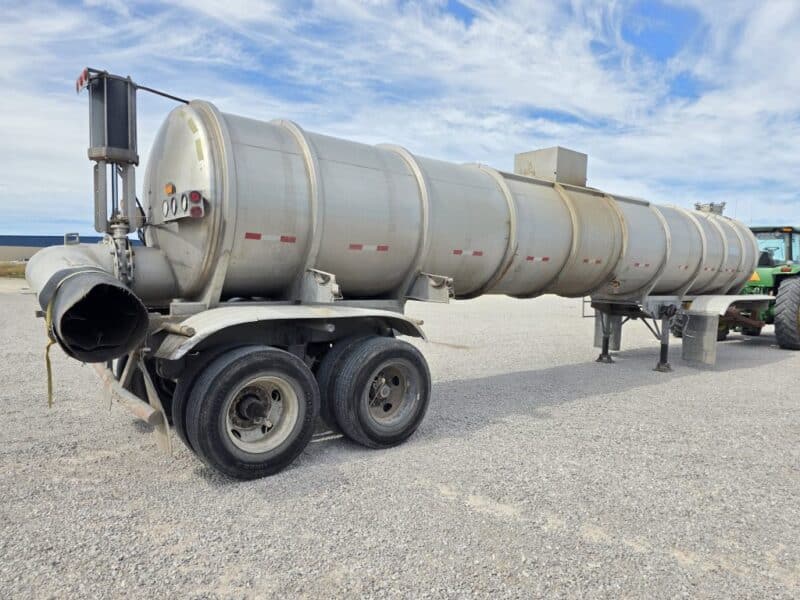 18″ U-4933 1986 Polar 7000 Gallon Stainless Steel Semi Tanker