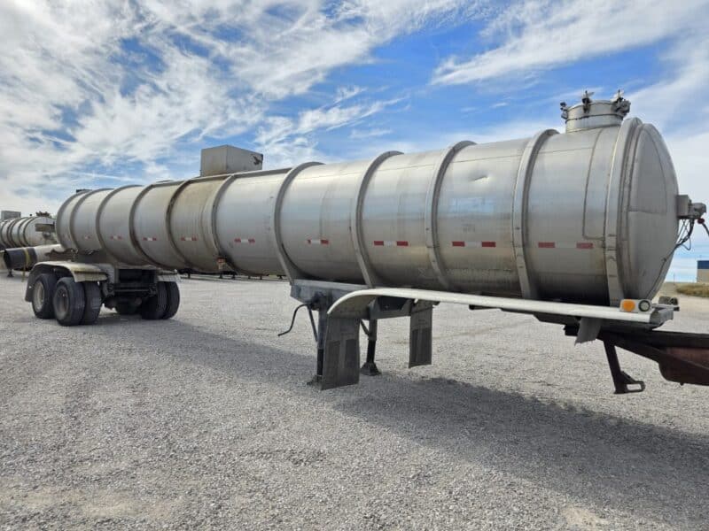 18″ U-4933 1986 Polar 7000 Gallon Stainless Steel Semi Tanker