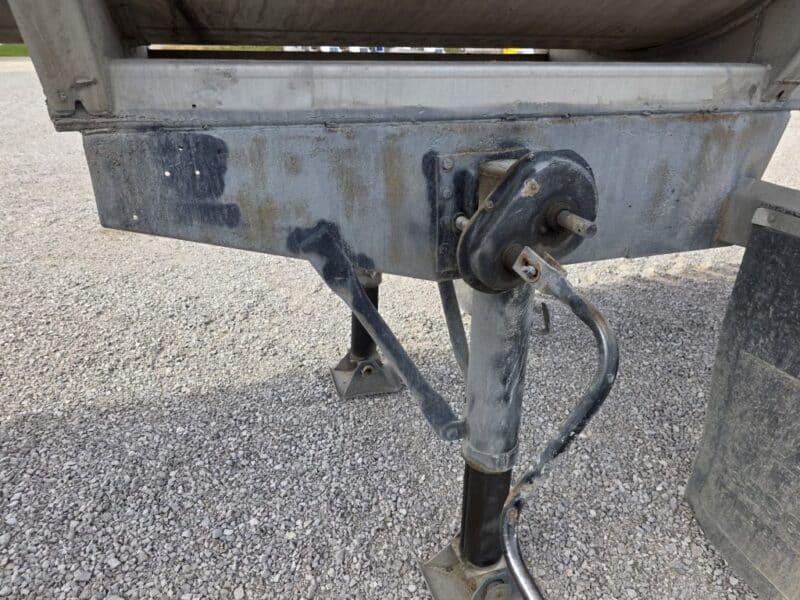 18″ U-4933 1986 Polar 7000 Gallon Stainless Steel Semi Tanker