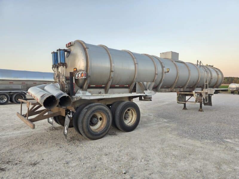 Dual 12″ U-4930 1978 Heil 6300 Gallon Stainless Steel Semi Tanker