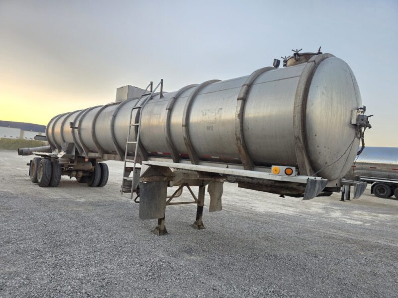 Dual 12″ U-4930 1978 Heil 6300 Gallon Stainless Steel Semi Tanker