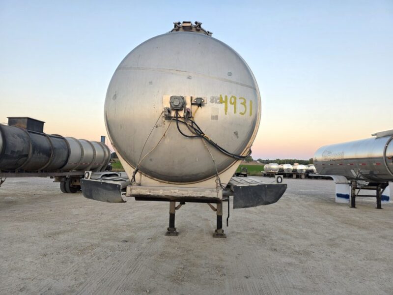 18″ U-4931 1998 Nova 7200 Gallon Stainless Steel Semi Tanker