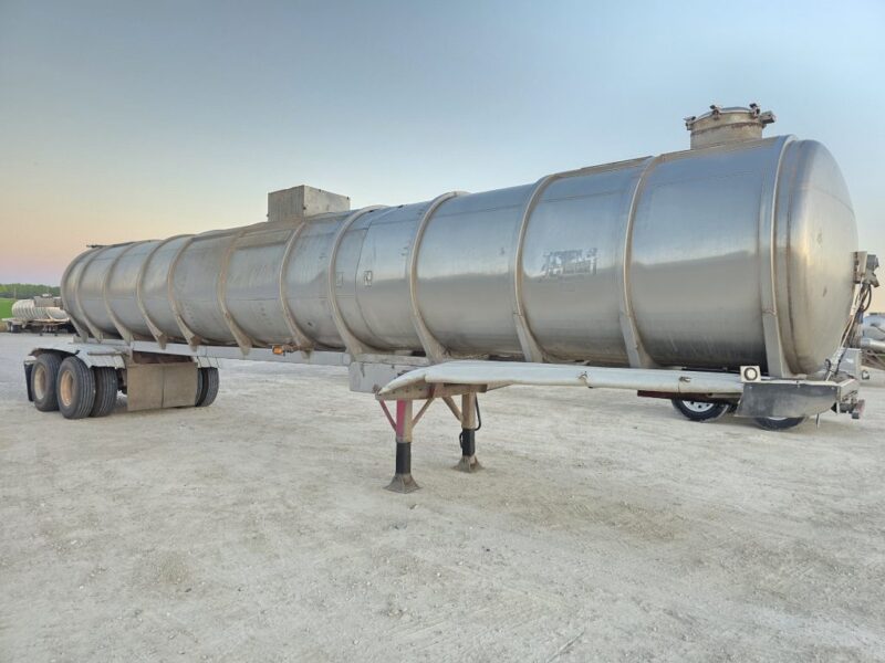 18″ U-4931 1998 Nova 7200 Gallon Stainless Steel Semi Tanker