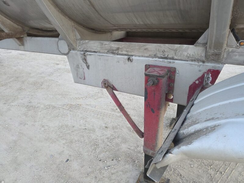 18″ U-4931 1998 Nova 7200 Gallon Stainless Steel Semi Tanker
