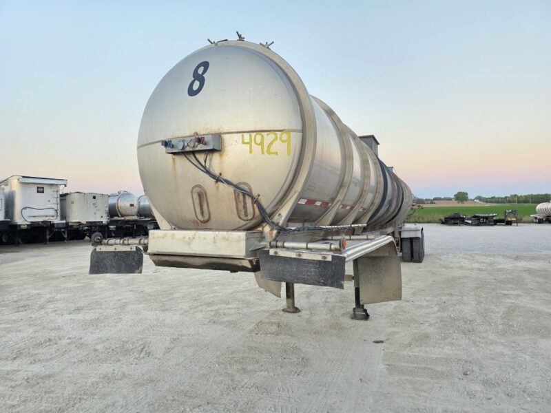 20″ U-4929 1988 Fruehauf 7000 Gallon Stainless Steel Semi Tanker