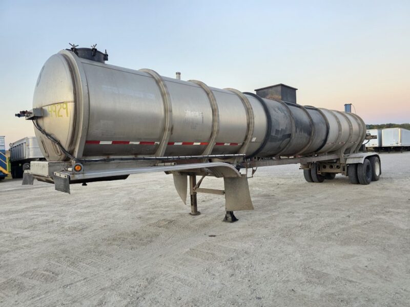 20″ U-4929 1988 Fruehauf 7000 Gallon Stainless Steel Semi Tanker