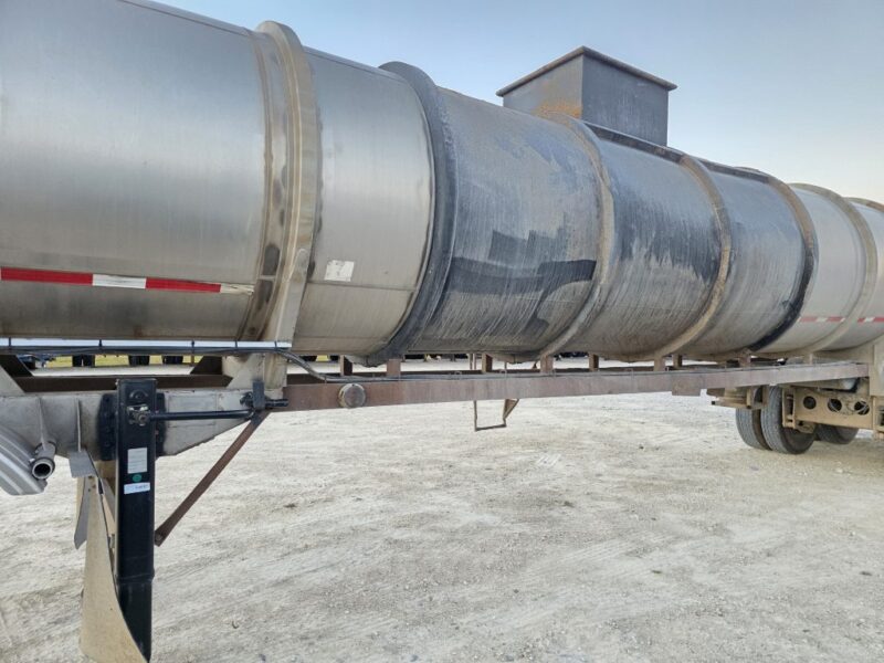 20″ U-4929 1988 Fruehauf 7000 Gallon Stainless Steel Semi Tanker