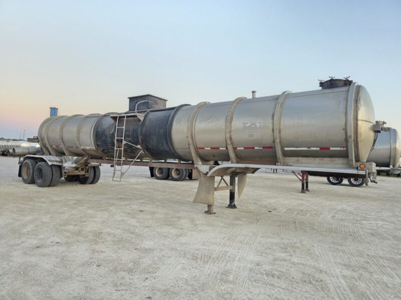 20″ U-4929 1988 Fruehauf 7000 Gallon Stainless Steel Semi Tanker