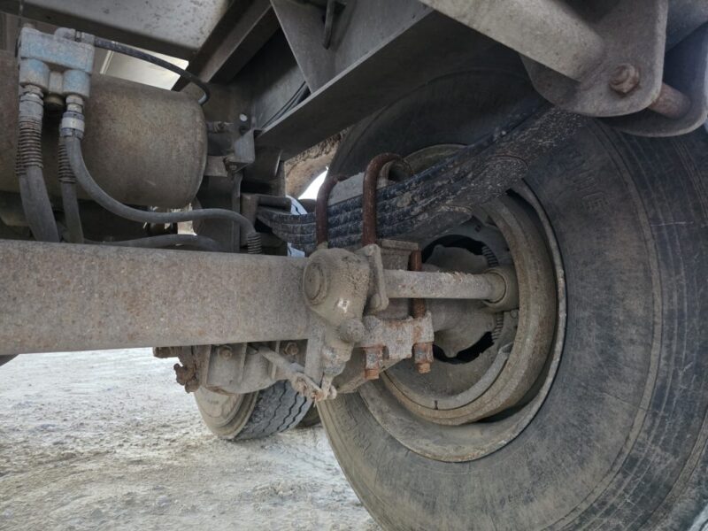 20″ U-4929 1988 Fruehauf 7000 Gallon Stainless Steel Semi Tanker