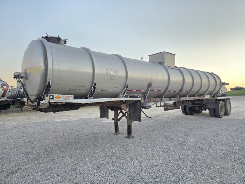 Dual 12″ U-4934 1985 Heil 6000 Gallon Stainless Steel Semi Tanker