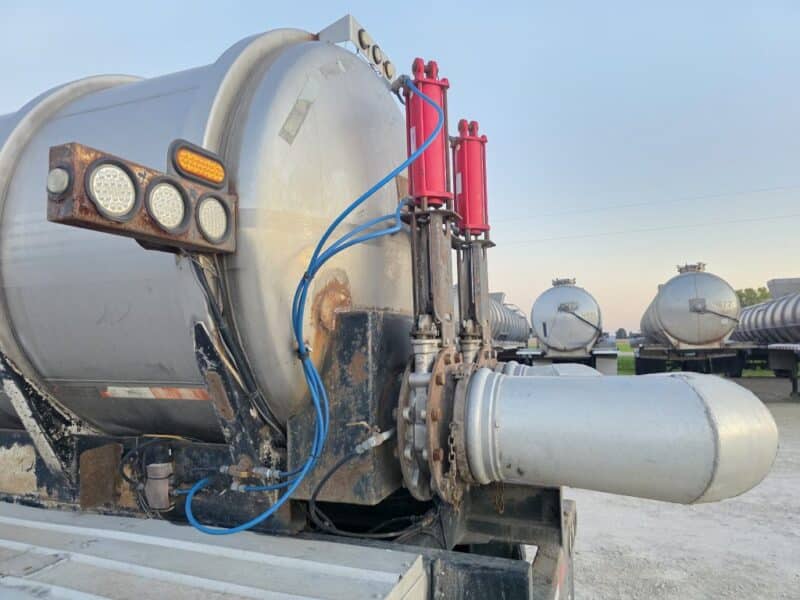 Dual 12″ U-4934 1985 Heil 6000 Gallon Stainless Steel Semi Tanker