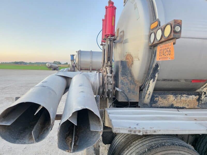 Dual 12″ U-4934 1985 Heil 6000 Gallon Stainless Steel Semi Tanker